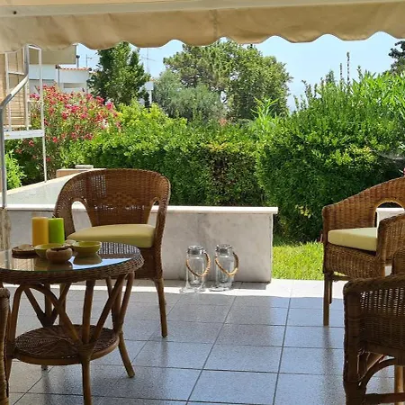 Family House In Gerakini Hébergement de vacances *