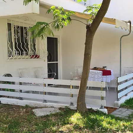 Family House In Gerakini Дом отдыха